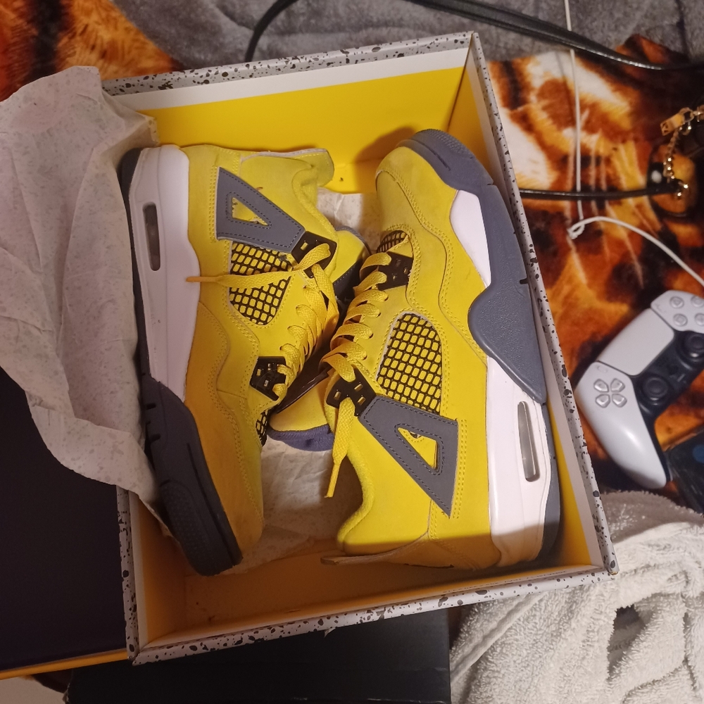 6.5 youth jordan retro gs great condition worn 5 times